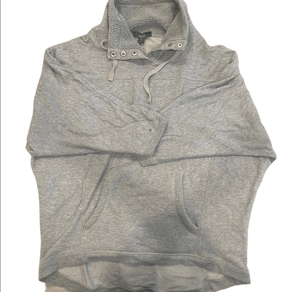 Grey Alo Yoga size XS sweatshirt. Fleece lined neck, elbow length sleeves - Picture 1 of 2
